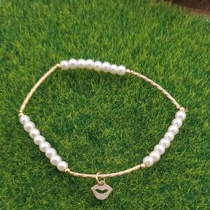 Elegant Pearl Faux and Gold Tone Kiss Lips Bracelet B3307